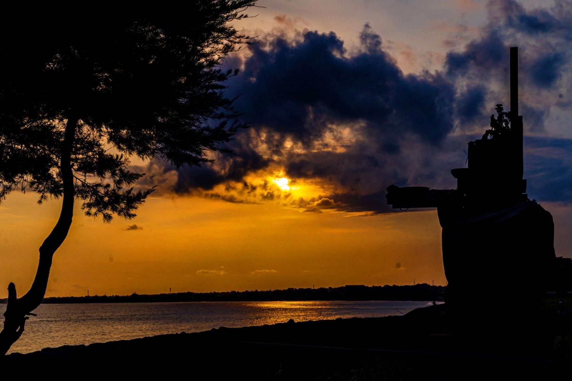 Wyndham Tamansari Jivva Resort Bali Siyut Ngoại thất bức ảnh Sunset at Lake Worth