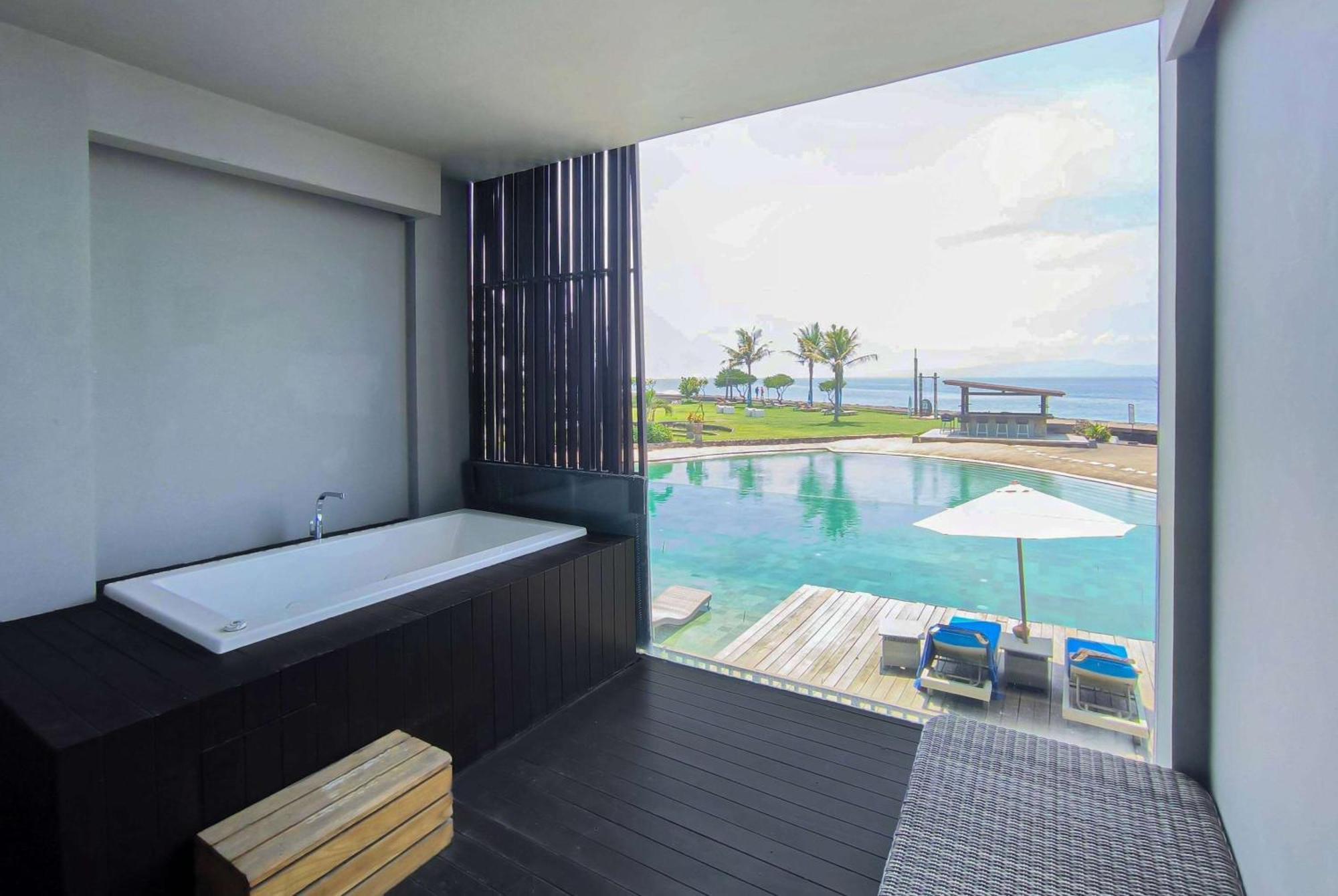 Wyndham Tamansari Jivva Resort Bali Siyut Ngoại thất bức ảnh A bathroom at the hotel