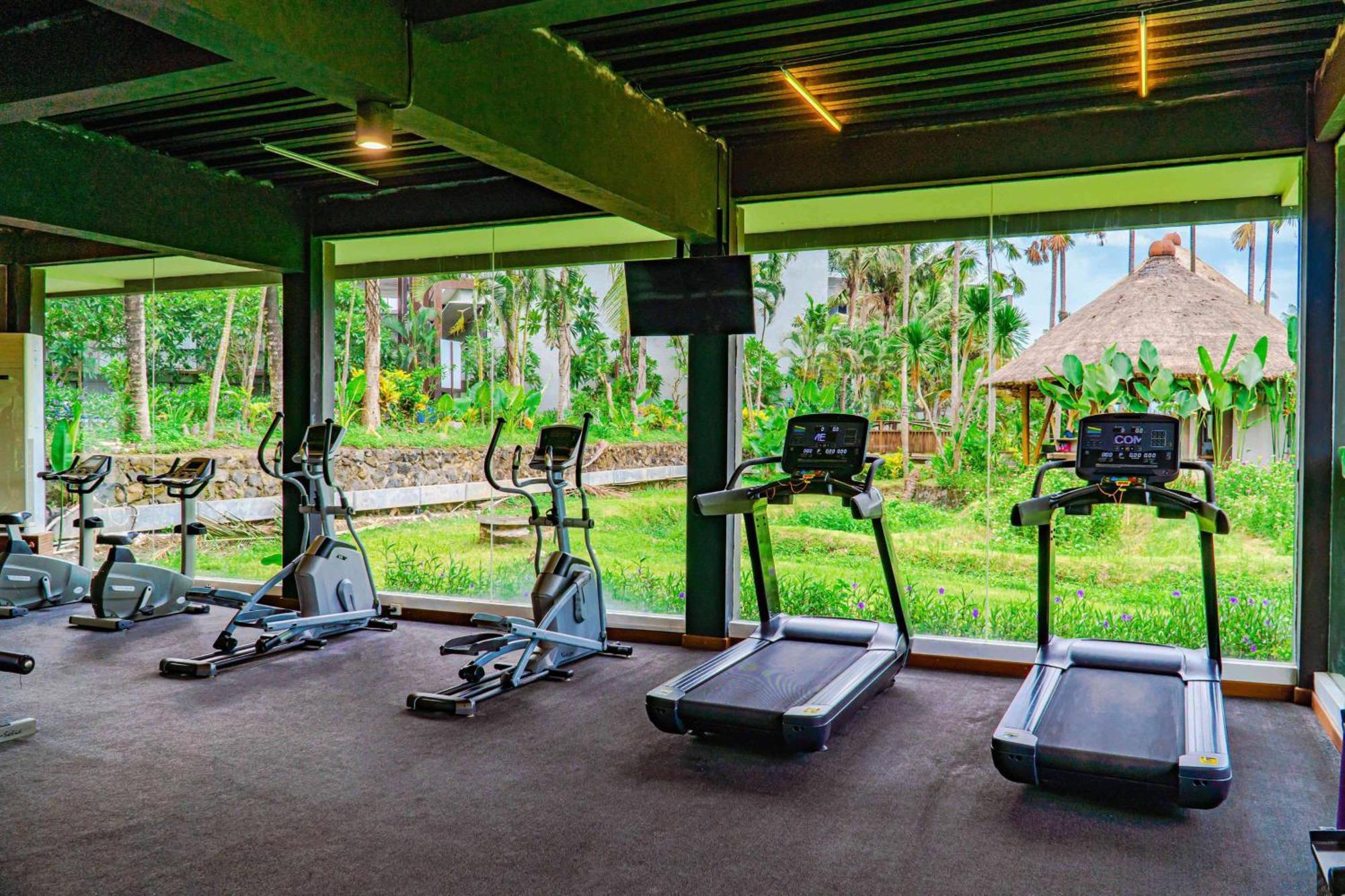 Wyndham Tamansari Jivva Resort Bali Siyut Ngoại thất bức ảnh The gym at the resort