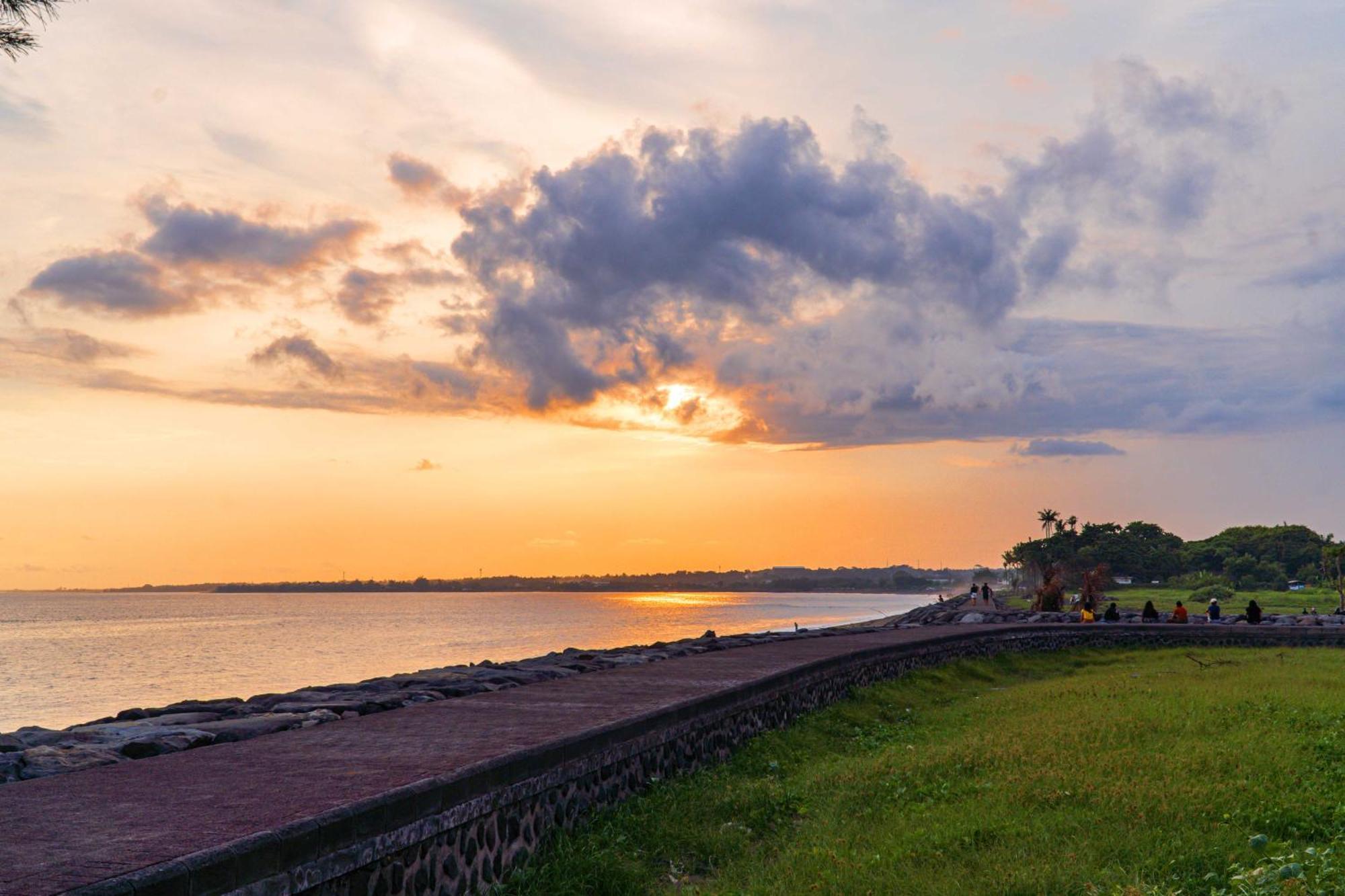 Wyndham Tamansari Jivva Resort Bali Siyut Ngoại thất bức ảnh Sunset at Fort Belan