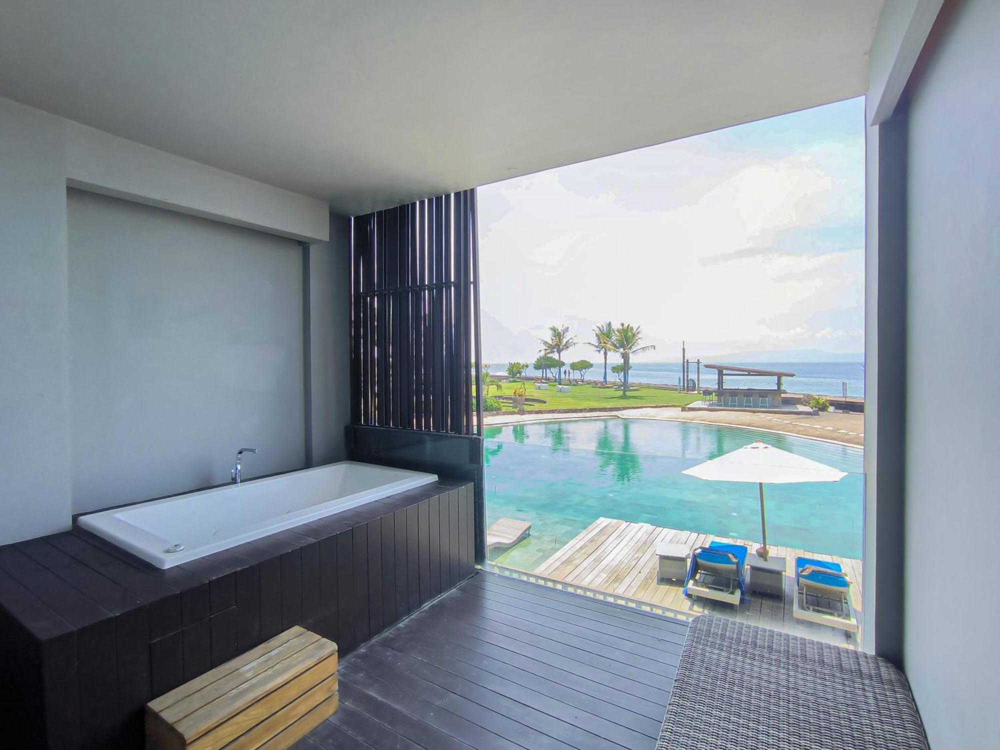 Wyndham Tamansari Jivva Resort Bali Siyut Ngoại thất bức ảnh A bathroom at the hotel